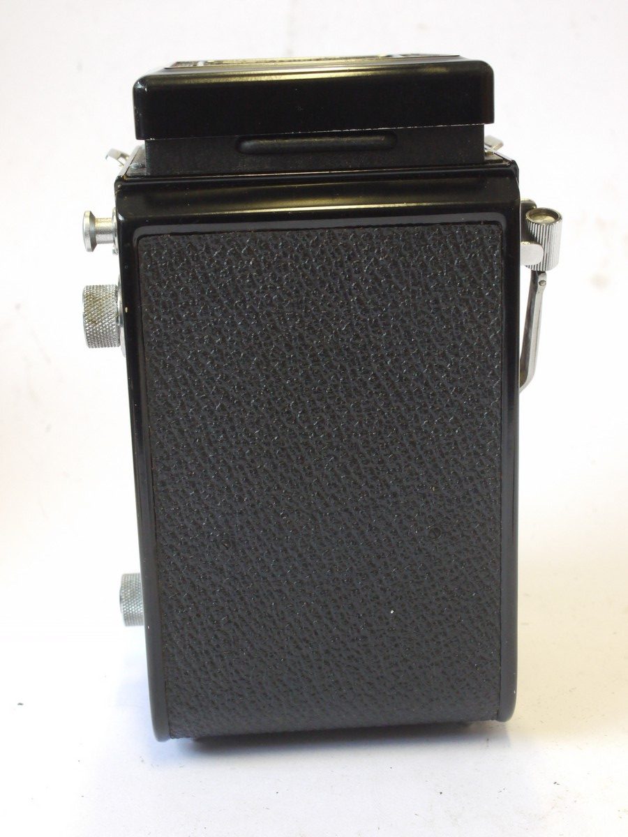 mwclassiccameras-20240510-133 Minolta Autocord 6x6 TLR with 75mm f3.5 Rokkor lens in Optiper-MVL shutter + Minolta front cap & Original Instructions