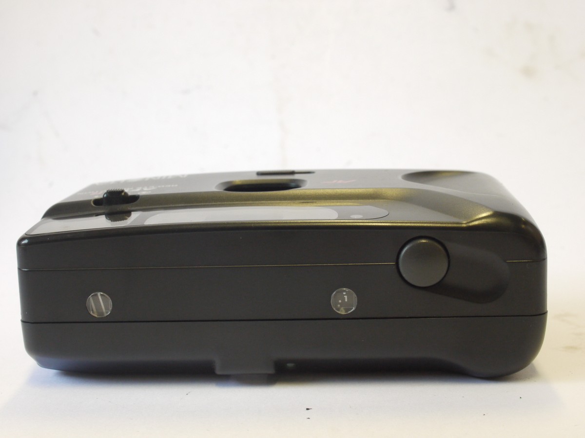 mwclassiccameras-20240510-33 Minolta AF101R 35mm Compact Autofocus Point-&-Shoot camera + case