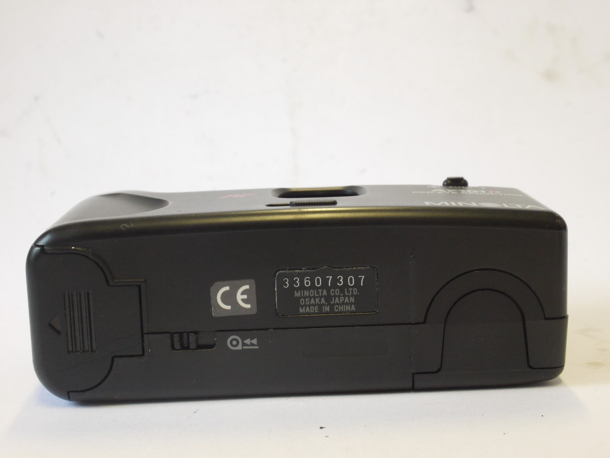 mwclassiccameras-20240510-34 Minolta AF101R 35mm Compact Autofocus Point-&-Shoot camera + case