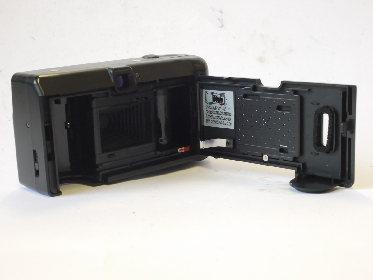 mwclassiccameras-20240510-35 Minolta AF101R 35mm Compact Autofocus Point-&-Shoot camera + case