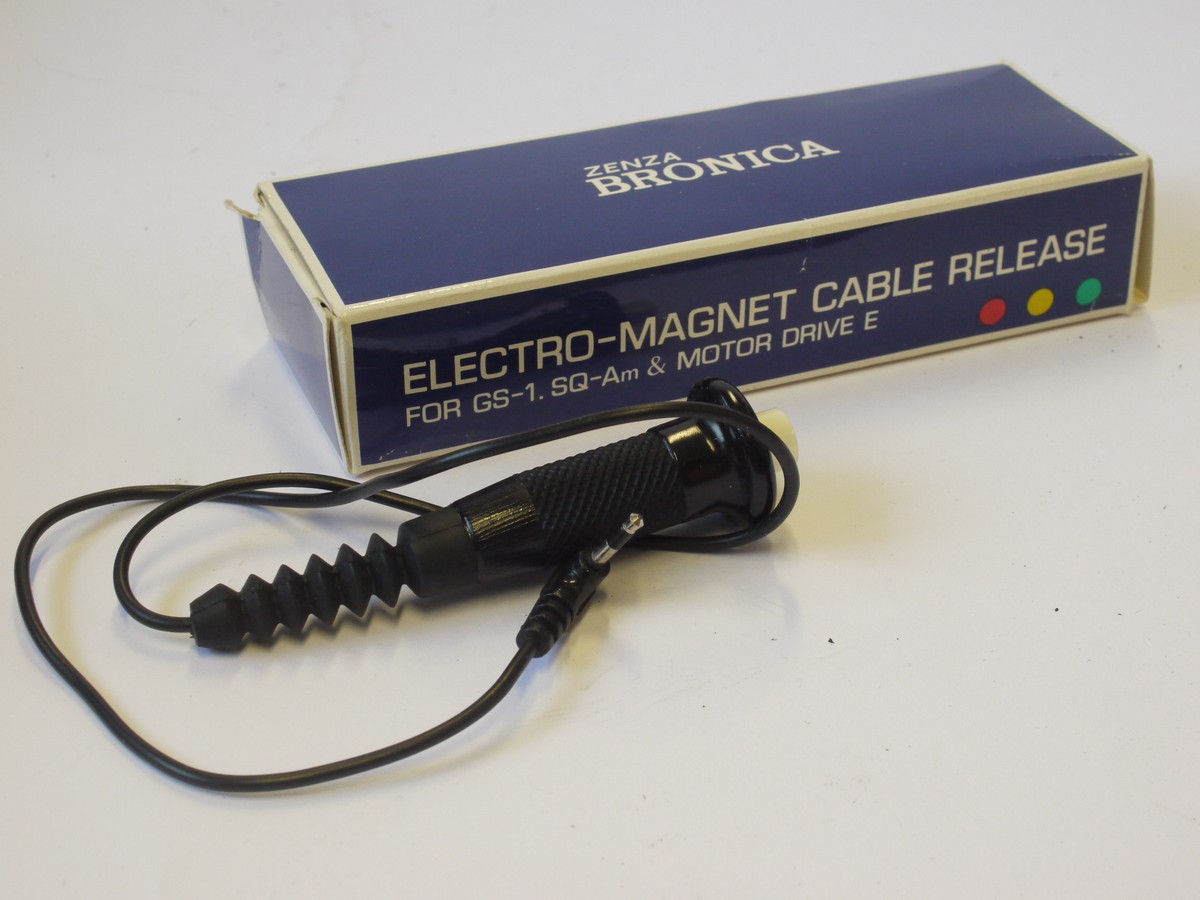 mwclassiccameras-20240510-93 Bronica Electro-Magnet Cable Release, for GS-1, SQAm & Motor Drive + makers Box