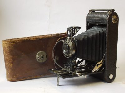 Kodak No.2C Autographic Kodak Jr large rollfilm black bellows camera with Bausch & Lomb Rapid Rectilinear lens + Carry case