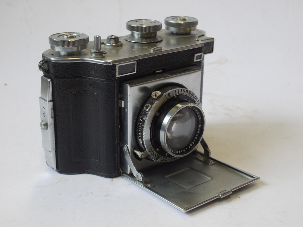 mwclassiccameras-20240517-155 Certo Dollina III 35mm coupled rangefinder folding camera with Schneider 5cm f2 Xenon lens in Compur Rapid shutter