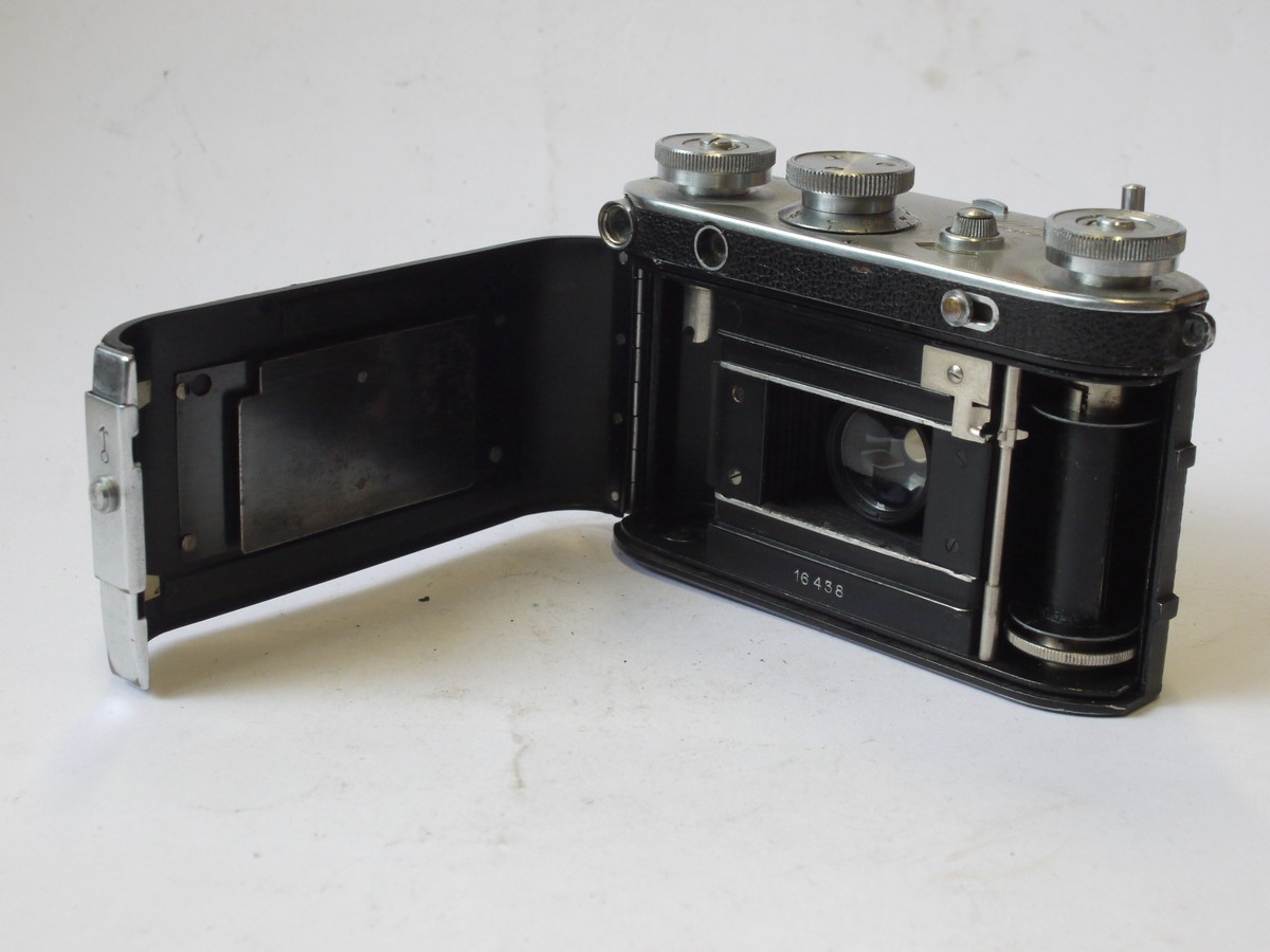 mwclassiccameras-20240517-161 Certo Dollina III 35mm coupled rangefinder folding camera with Schneider 5cm f2 Xenon lens in Compur Rapid shutter