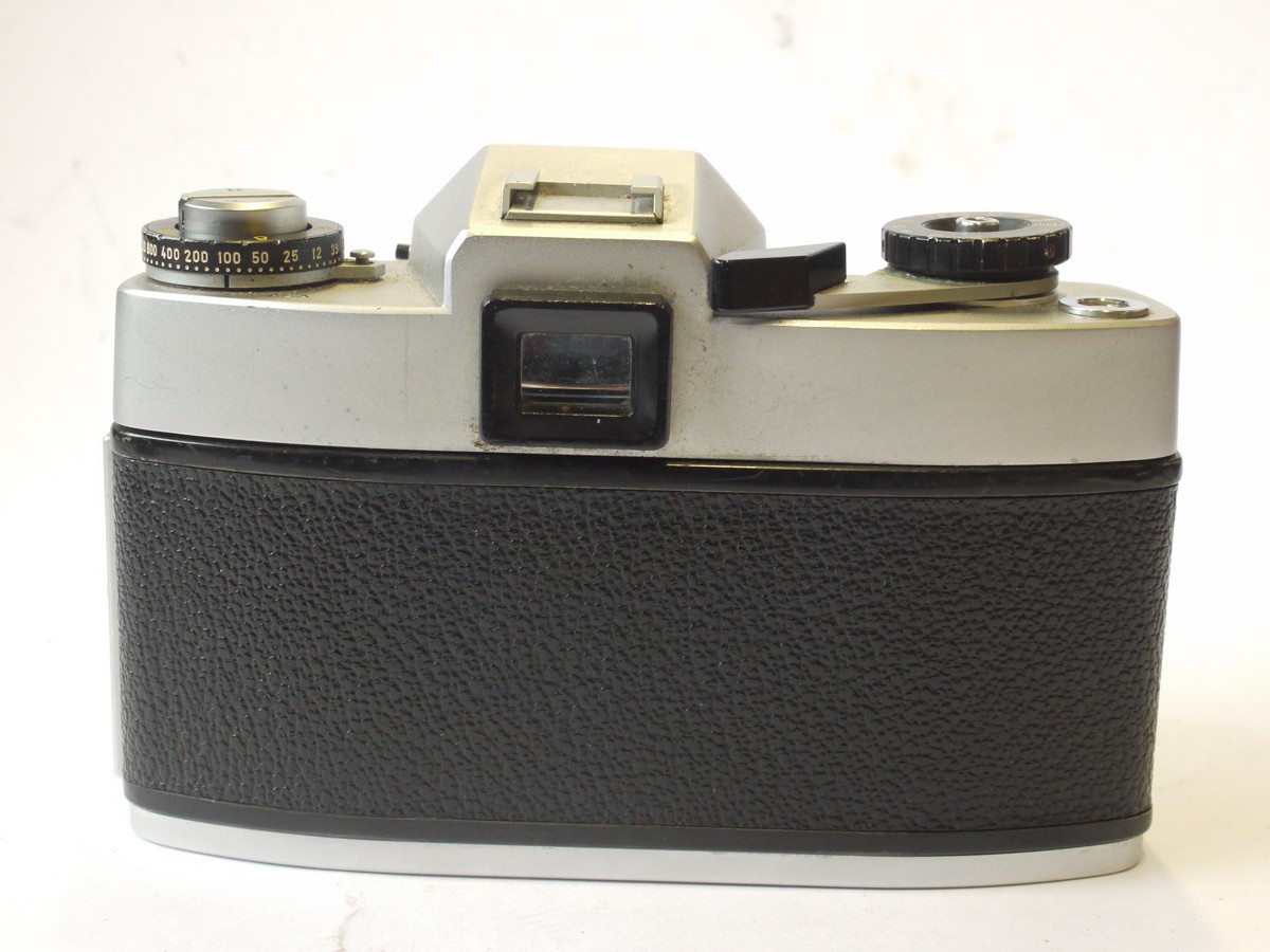 mwclassiccameras-20240517-42 Leicaflex SL 35mm SLR body, chrome (No.1260100) + ER case with strap