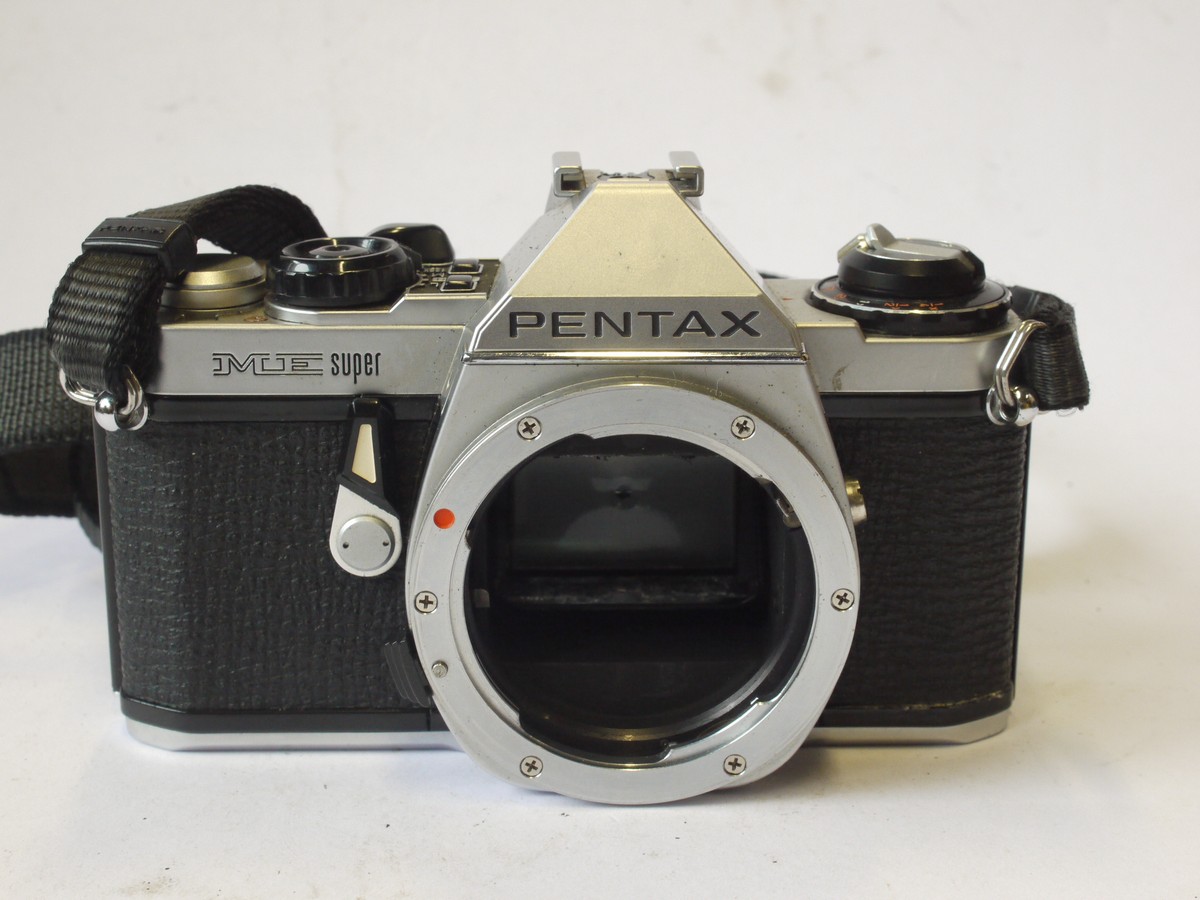 mwclassiccameras-20240517-53 Pentax ME Super 35mm SLR body, chrome, PK mount