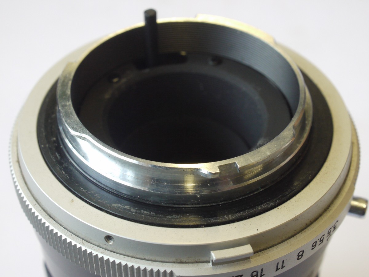 mwclassiccameras-20240524-102 Minolta 135mm f3.5 MC Tele Rokkor-QD manual focus MC mount lens + rear cap & case
