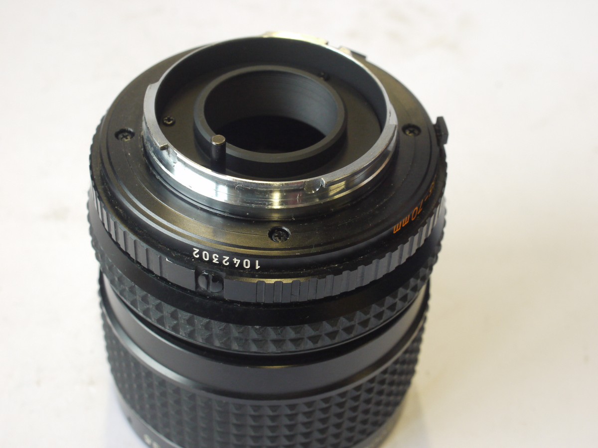 mwclassiccameras-20240524-19 Minolta 35-70mm f3.5 MD Zoom Rokkor manual zoom/focus MD mount lens + pouch case. OPTICS NEED CLEANING