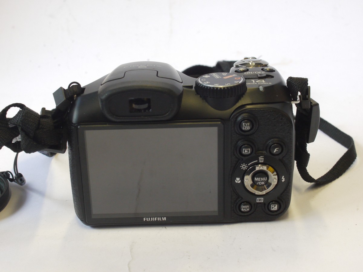 mwclassiccameras-20240524-191 Fuji Finepix S2980 14MP Digital Bridge Camera with 5-90mm f3.1-5.6 Fujinon 18X Zoom + Front cap, USB lead, CD ROM, Instructions & carry case