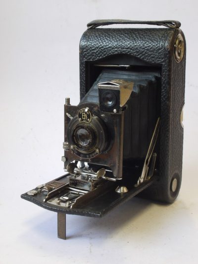 Kodak No.3 Autographic Kodak Model H large rollfilm folding camera with black bellows & 130mm f7.7 Aastigmat lens