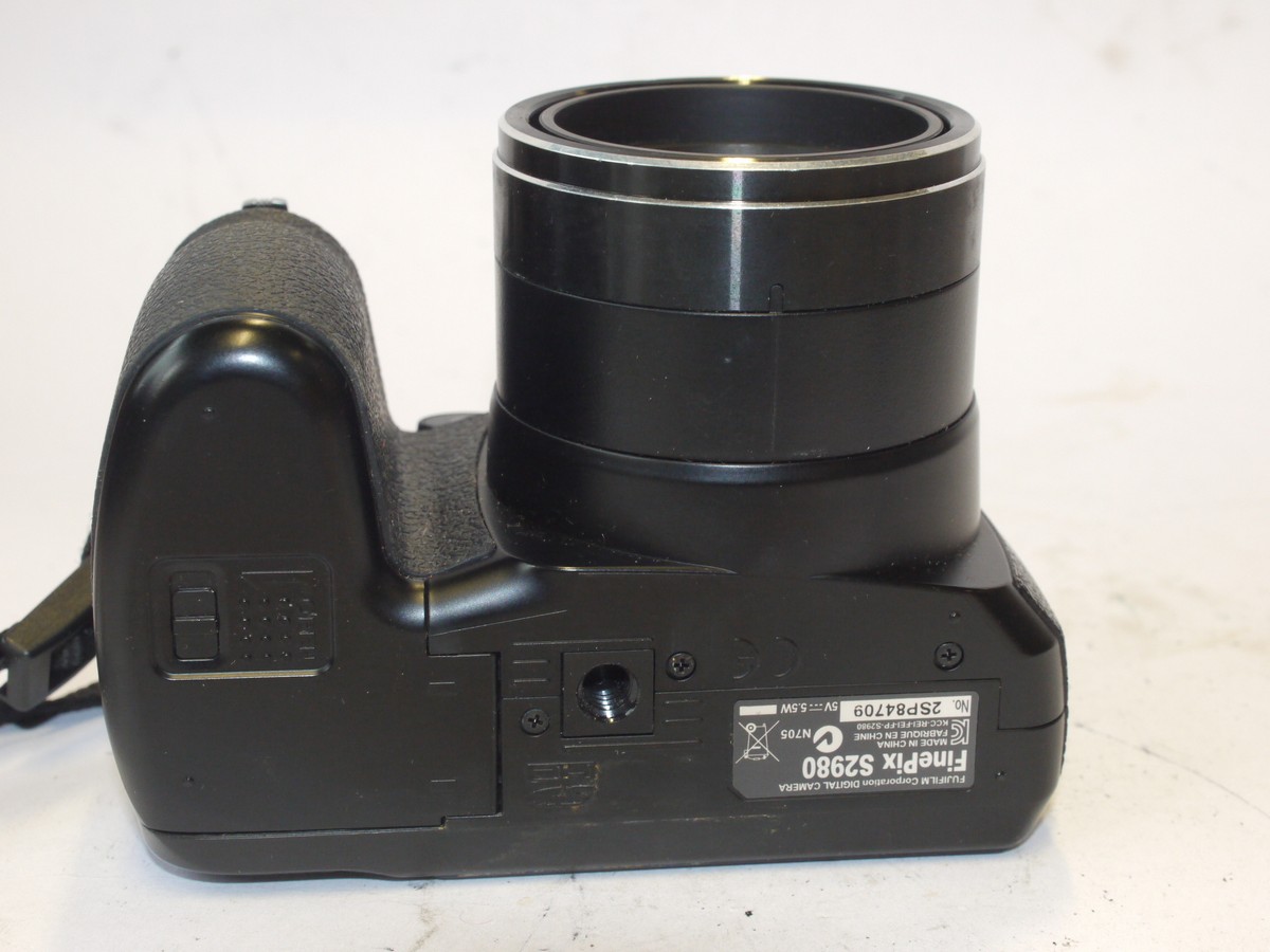 mwclassiccameras-20240531-164 Fujifilm Finepix S2980 14MP Digital Bridge Camera with 5-90mm f3.1-5.6 18X Optical Zoom lens + front cap, strap, USB lead & makers box. Takes AA Batteries