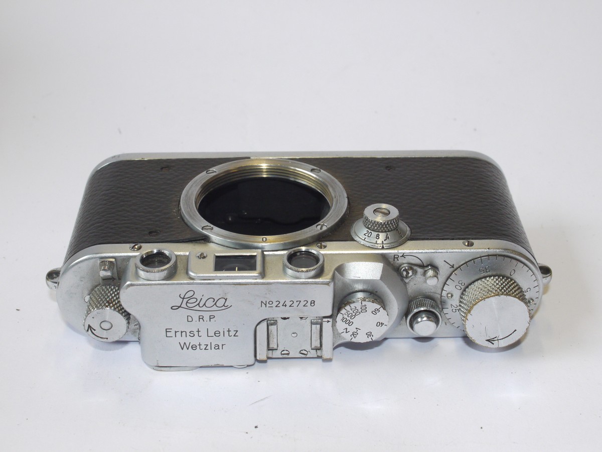 mwclassiccameras-20240607-100 Leica IIIb chrome body (No.242728) with Spool. Has two added rear top flash synch socket. "James Sinclair" inscribed on the base