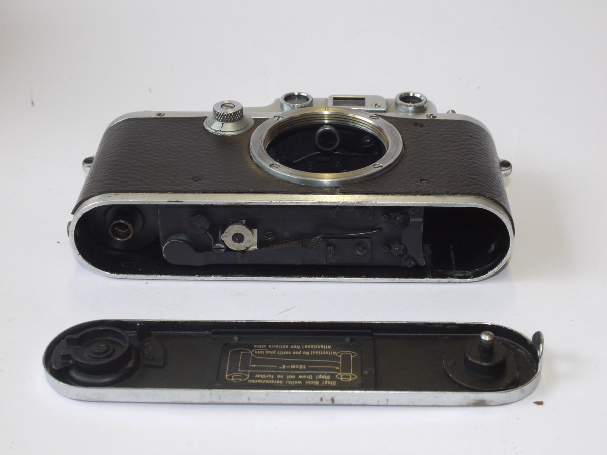 mwclassiccameras-20240607-102 Leica IIIb chrome body (No.242728) with Spool. Has two added rear top flash synch socket. "James Sinclair" inscribed on the base