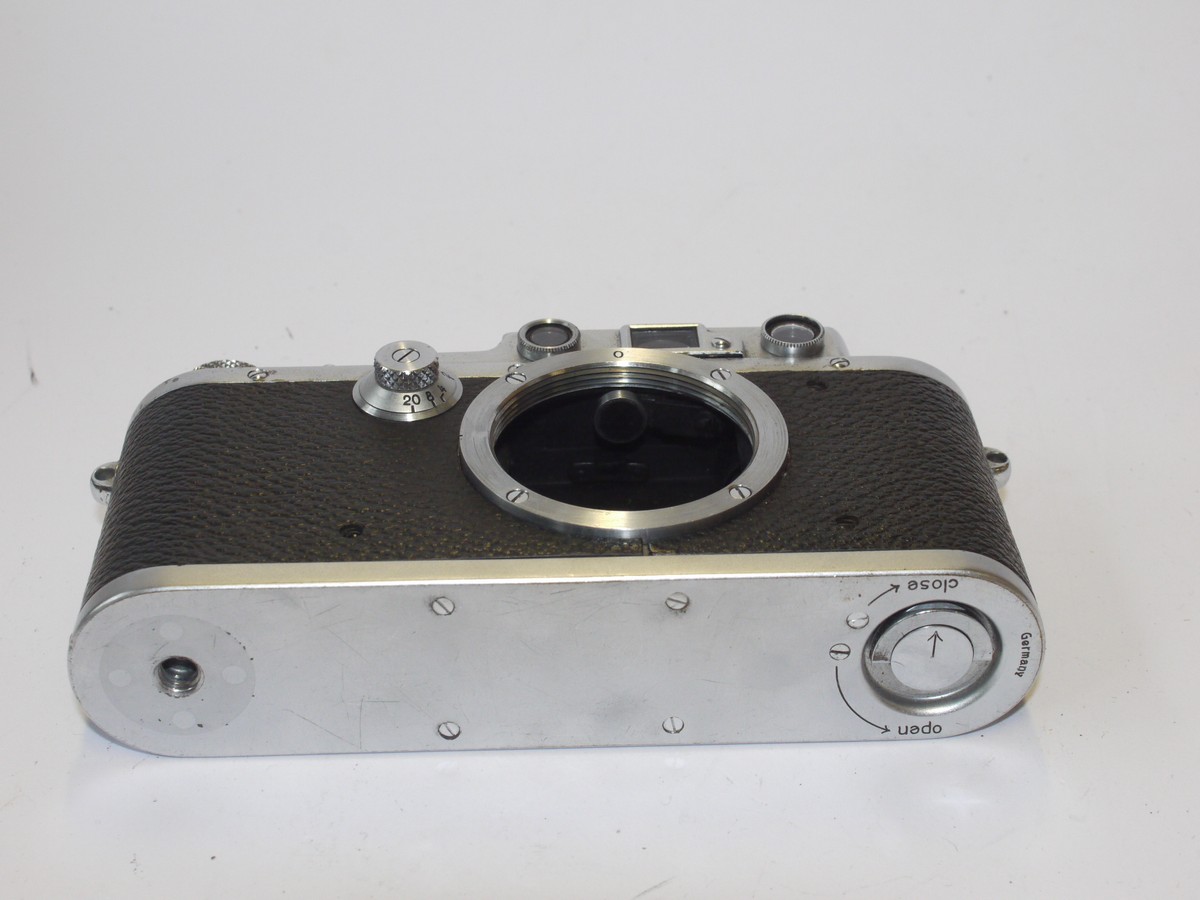 mwclassiccameras-20240607-130 Leica III bright chrome body (No.140276) with Spool. Has added rear top flash synch socket