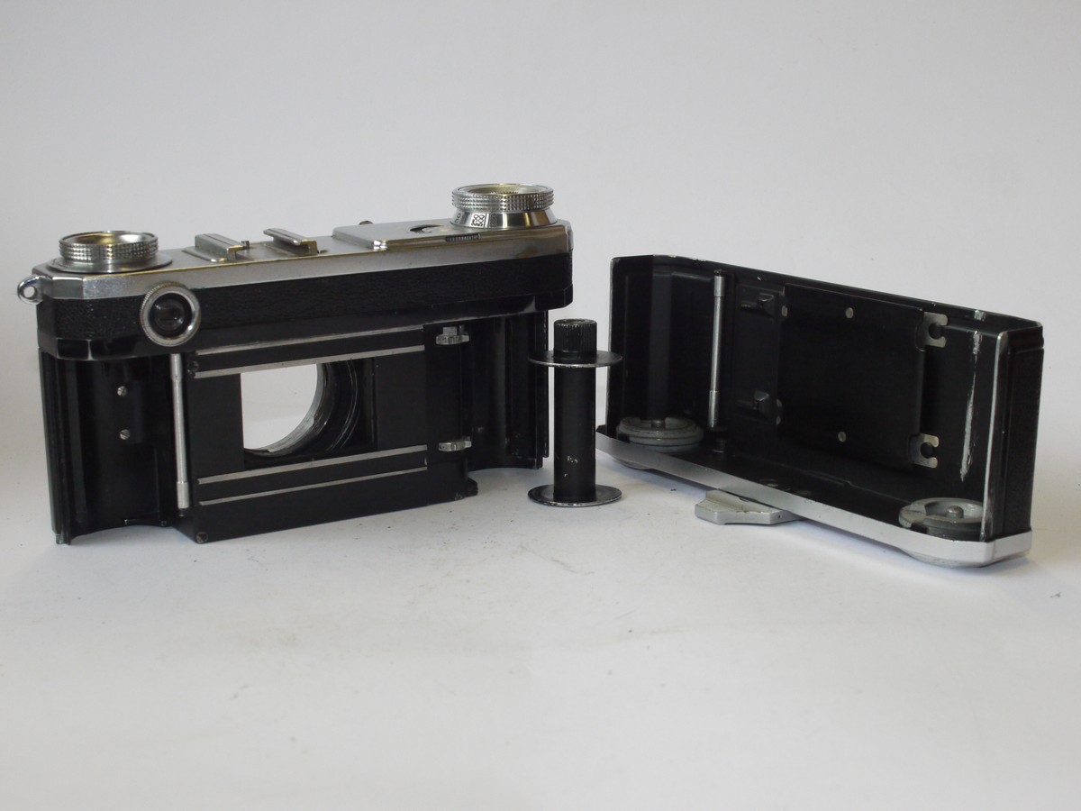 mwclassiccameras-20240607-195 Zeiss Ikon Contax II body (Pre-War). NON-WORKING