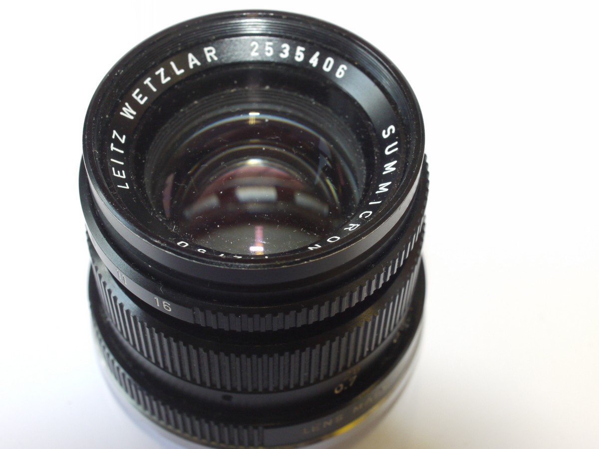 mwclassiccameras-20240607-40 Leitz Wetzlar 50mm f2 Summicron-M black Anodised barrel (No.2535406) c1972 Version III + Leitz Clip-on mwtal lens hood with vents (12585) & hood front cap