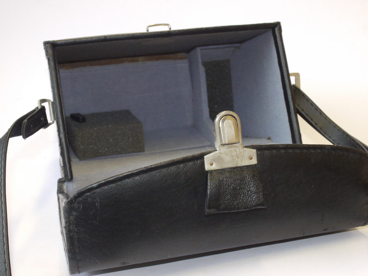 mwclassiccameras-20240607-79 Leitz Small Leica M Camera outfit case, black, with strap. Has inside section for Leica M camera & other space for lenses/accessories. 210 x 115 x 190mm