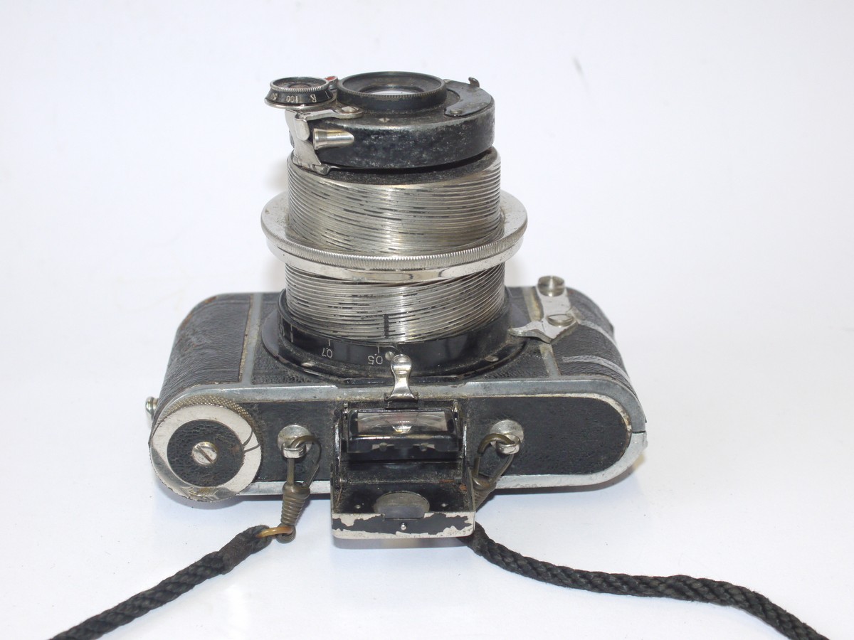 mwclassiccameras-20240614-25 Ihagee Parvola 4x6.5 on 120 camera with 70mm f4.5 Anastigmat lerns in Pronto shutter, in an extending helicoid lens mount + cord strap
