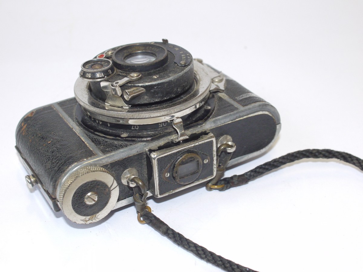 mwclassiccameras-20240614-27 Ihagee Parvola 4x6.5 on 120 camera with 70mm f4.5 Anastigmat lerns in Pronto shutter, in an extending helicoid lens mount + cord strap