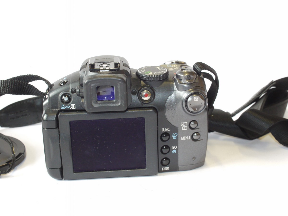 mwclassiccameras-20240712-15 Canon Powershot S5 IS 8MP Digital Bridge camera with 6-72mm f2.7-3.5 IS (Image Stabilizer) lens, front cap & neck strap. Takes AA Batteries