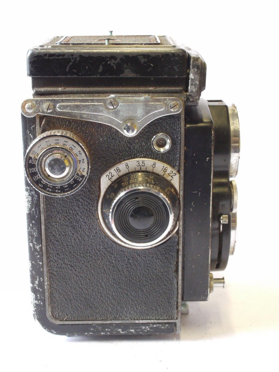 mwclassiccameras-20240712-221 Yashica 635 6x6 TLR with 80mm f3.5 Yashikor lens in Copal-MXV shutter