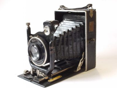 Balda-Werk 9x12cm folding plate camera with glass back/rear hood & 15cm f4.5 Tessar lens in Compur shutter. UNCOMMON BALDA PLATE CAMERA