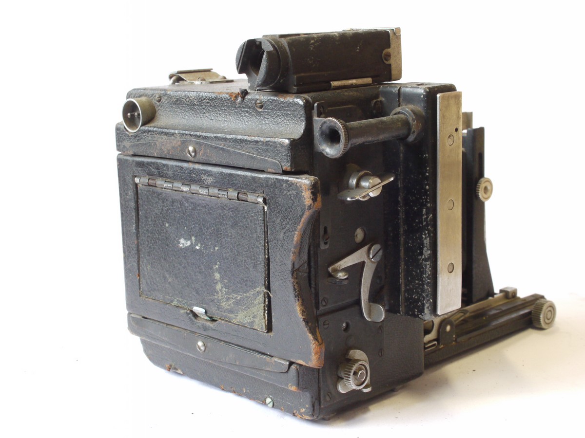 mwclassiccameras-20240712-238 Graflex Speed Graphic 6x9 folding Press Type coupled rangefinder Press Type camera with101mm f4.5 Ektar lens in Graphic shutter. With folding Sports finder & tubular finder. NEEDS REPAIR/RESTORATION/FOR SPARE PARTS