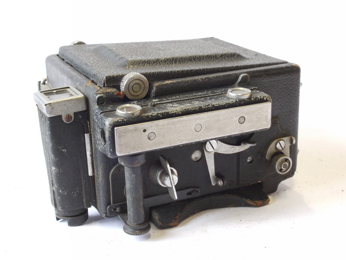 mwclassiccameras-20240712-239 Graflex Speed Graphic 6x9 folding Press Type coupled rangefinder Press Type camera with101mm f4.5 Ektar lens in Graphic shutter. With folding Sports finder & tubular finder. NEEDS REPAIR/RESTORATION/FOR SPARE PARTS