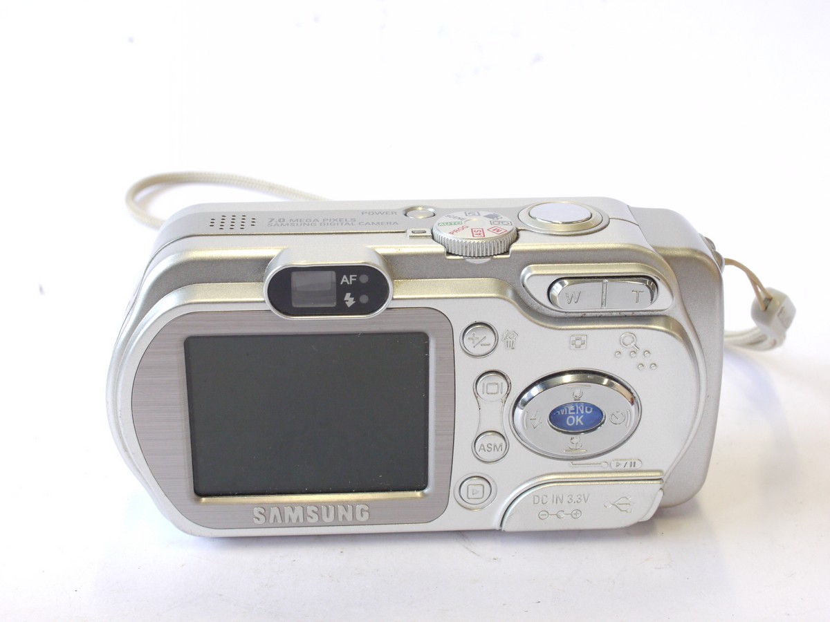 mwclassiccameras-20240712-64 Samsung Digimax A7 7MP Digital Compact Camera, Silver Coloured, with 7.7-23.1mm Zoom lens + wrist strap & Instructions. No Battery or Charger