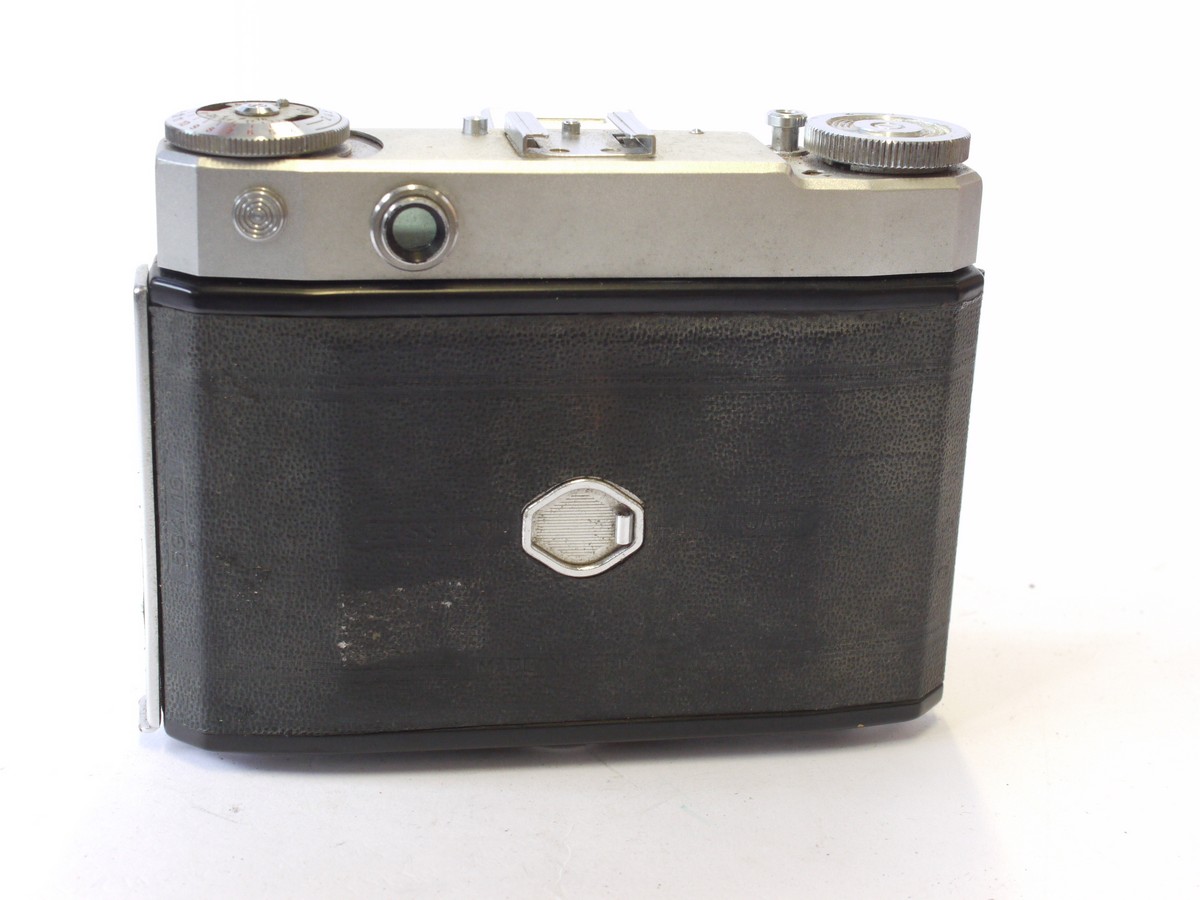 mwclassiccameras-20240719-130 Zeiss Ikon Super Ikonta IV 534/16 6x6 on 120 folding coupled rangefinder selenium metered camera with Carl Zeiss 75mm f3.5 Tessar lens in Synchro Compur shutter + ER case