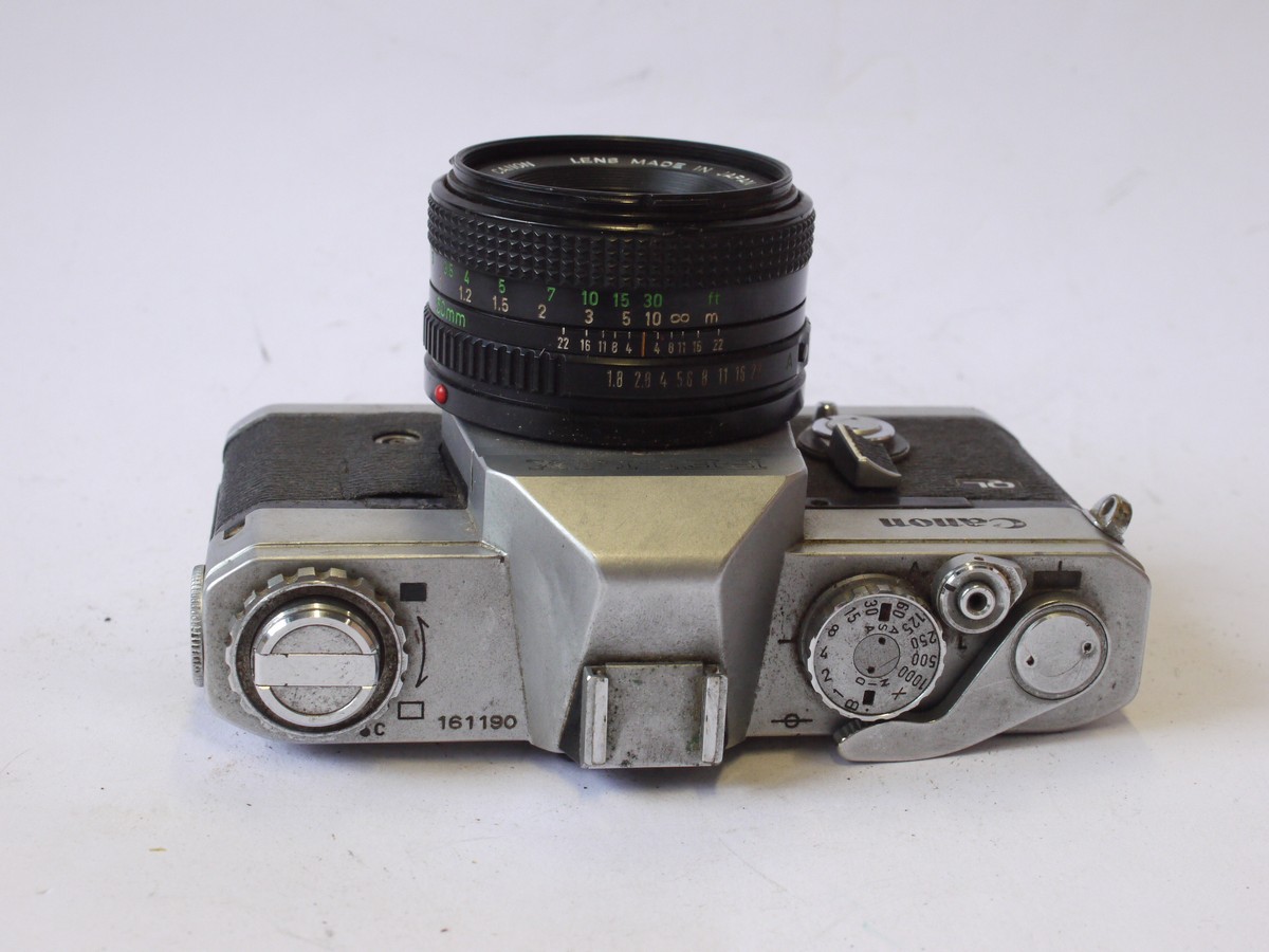 mwclassiccameras-20240719-143 Canon Pellix QL 35mm SLR, chrome + Canon 50mm f1.8 FD lens. Features through-the-mirror mechanism with mirror not rising when taking pictures. FOR RESTORATION/SPARE PARTS