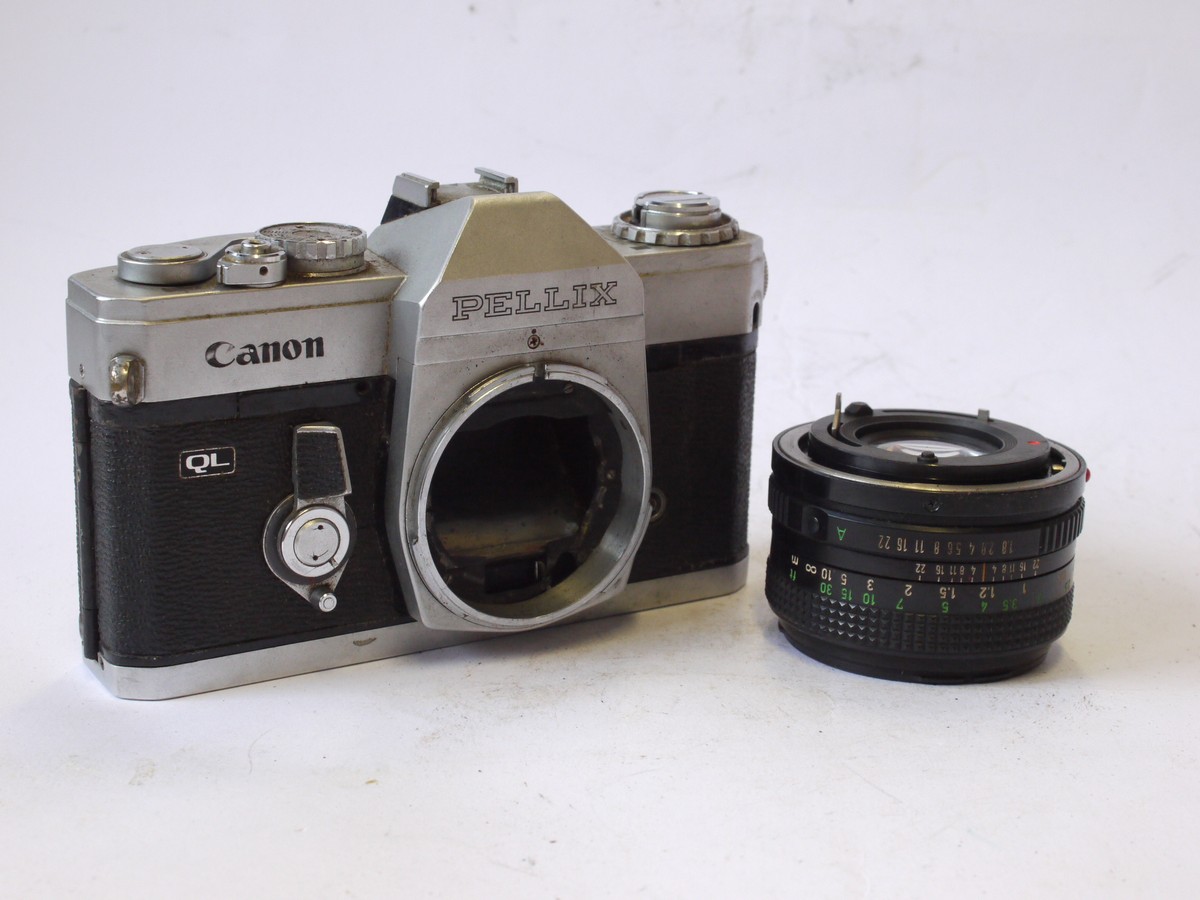 mwclassiccameras-20240719-145 Canon Pellix QL 35mm SLR, chrome + Canon 50mm f1.8 FD lens. Features through-the-mirror mechanism with mirror not rising when taking pictures. FOR RESTORATION/SPARE PARTS