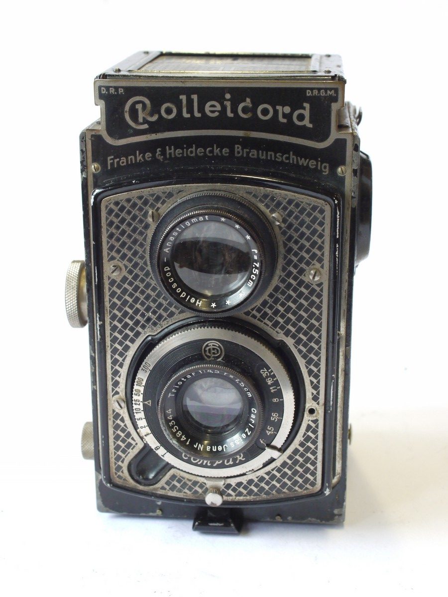 mwclassiccameras-20240726-121 Rolleicord Original Art-Deco TLR with cross-patterned body, with 7.5cm f4.5 Triotar lens in Compur shutter