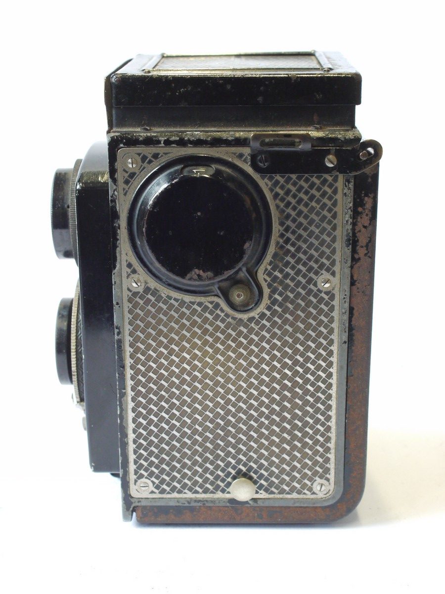 mwclassiccameras-20240726-122 Rolleicord Original Art-Deco TLR with cross-patterned body, with 7.5cm f4.5 Triotar lens in Compur shutter