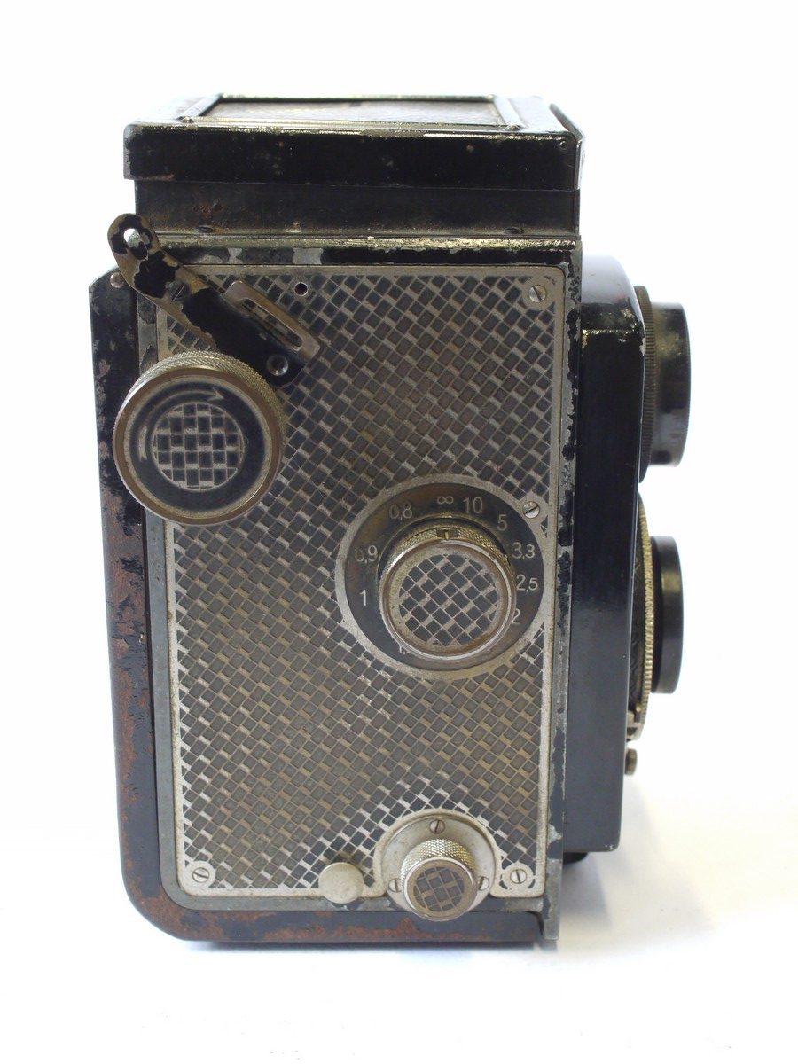 mwclassiccameras-20240726-124 Rolleicord Original Art-Deco TLR with cross-patterned body, with 7.5cm f4.5 Triotar lens in Compur shutter