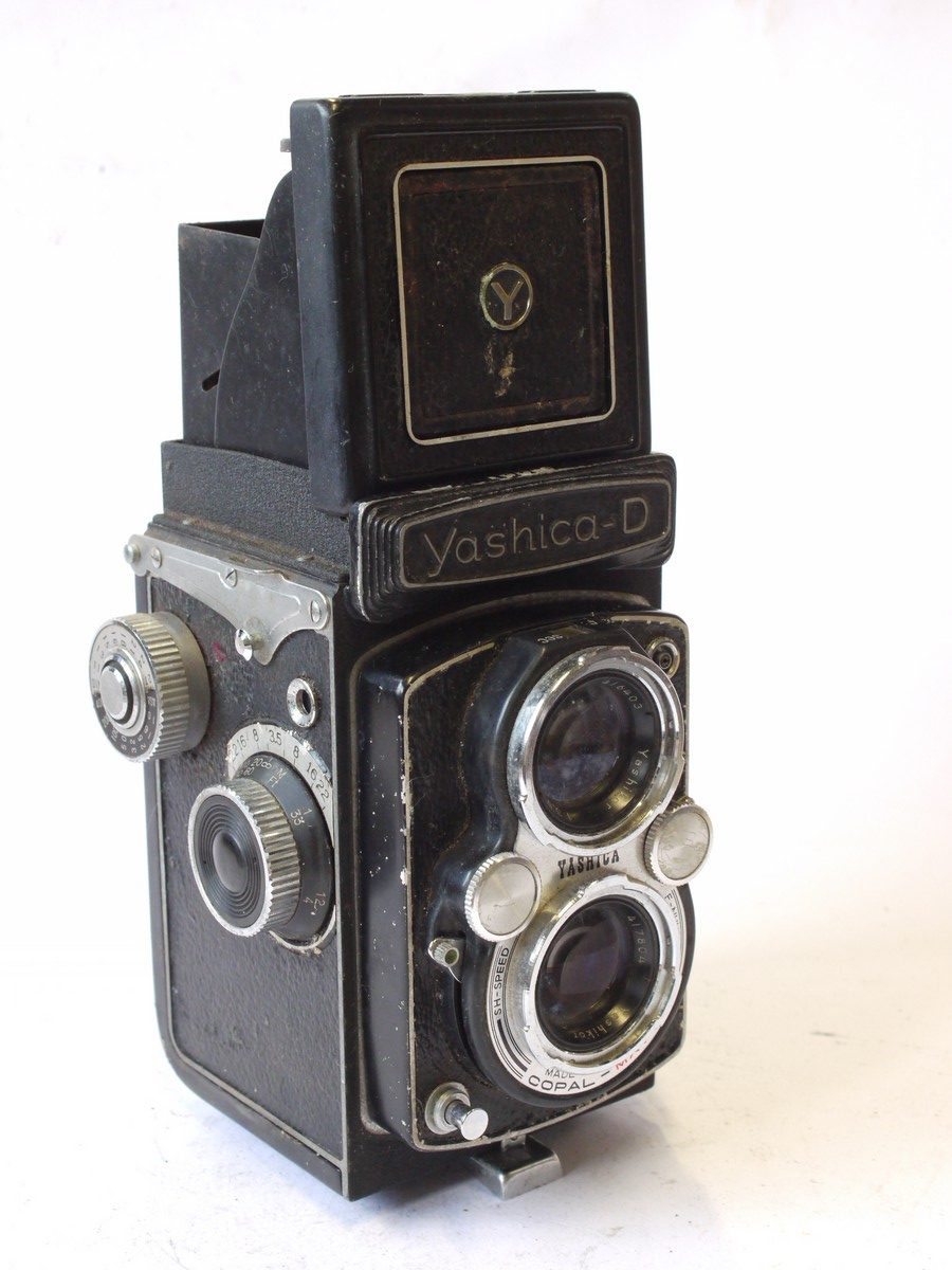 mwclassiccameras-20240726-262 Yashica-D 6x6 TLR with 80mm f3.5 Yashikor lens in Copal-MXV sutter + Yashica front cap & ER case