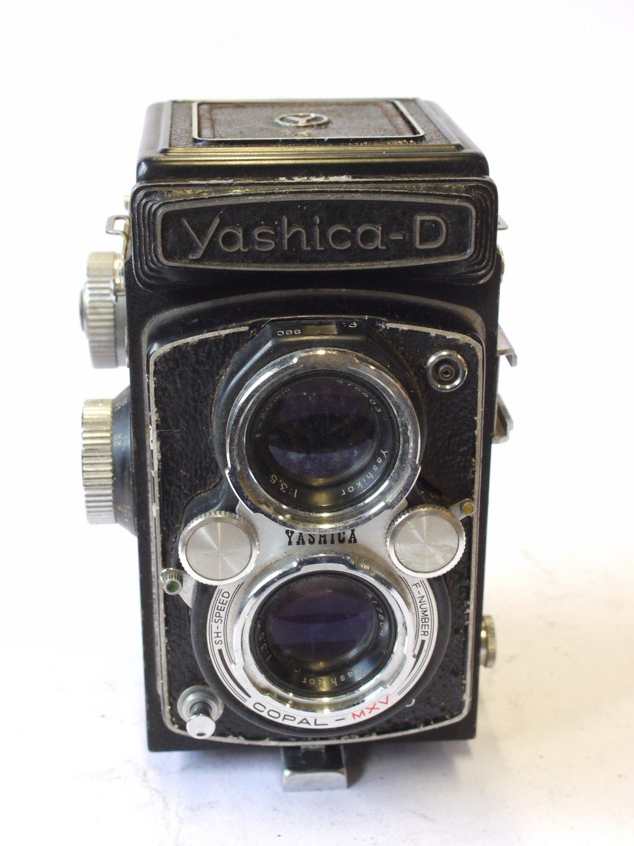 mwclassiccameras-20240726-264 Yashica-D 6x6 TLR with 80mm f3.5 Yashikor lens in Copal-MXV sutter + Yashica front cap & ER case