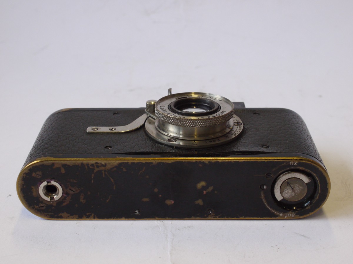 mwclassiccameras-20240726-71 Leica I Model A 4-digit Serial Number (No.9084) c1928 with Mushroom shutter Release, CLOSE-FOCUS Version (down to 1.5 feet), with 50mm f3.5 Elmar lens.. UNCOMMON