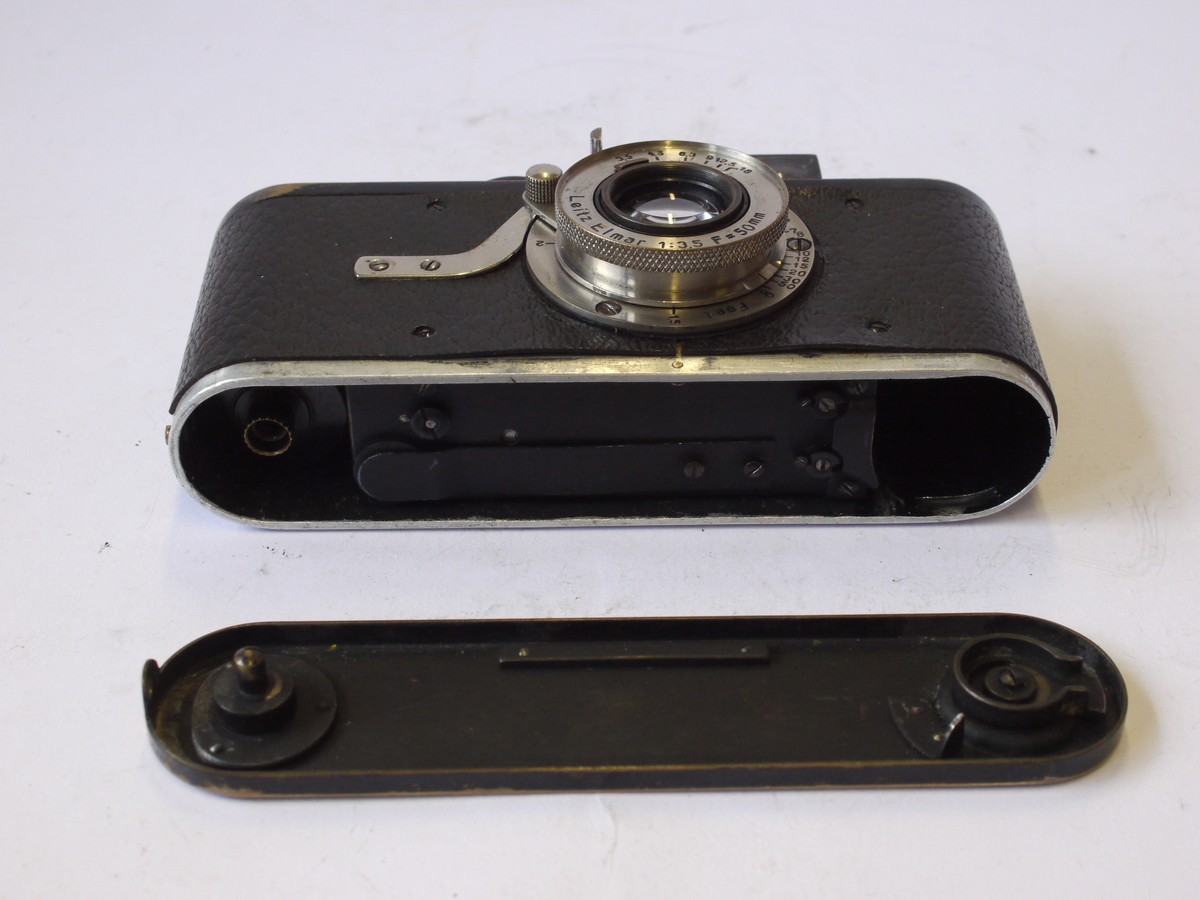 mwclassiccameras-20240726-72 Leica I Model A 4-digit Serial Number (No.9084) c1928 with Mushroom shutter Release, CLOSE-FOCUS Version (down to 1.5 feet), with 50mm f3.5 Elmar lens.. UNCOMMON