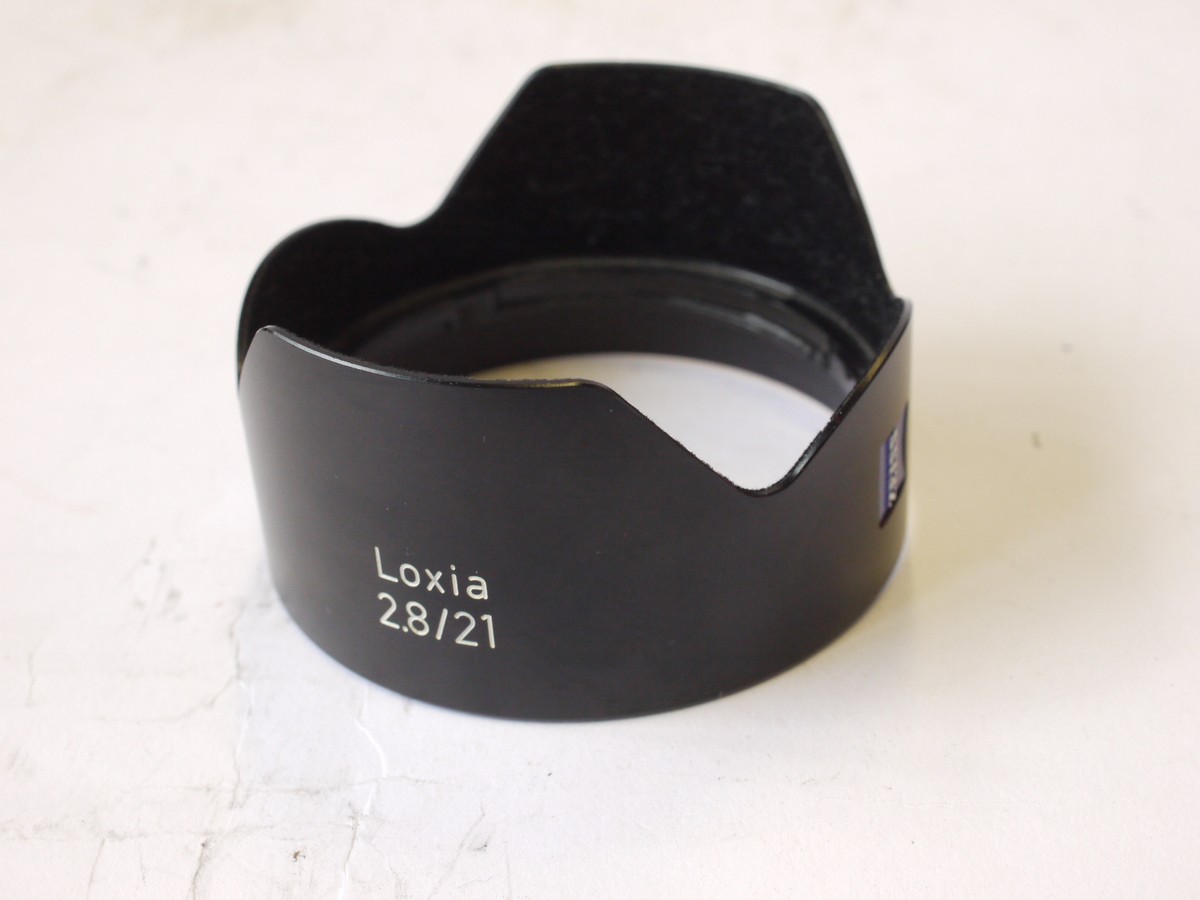 mwclassiccameras-20240802-101 Zeiss bayonet fitting black metal lens hood for 21mm f2.8 Loxia Sony E mount lens