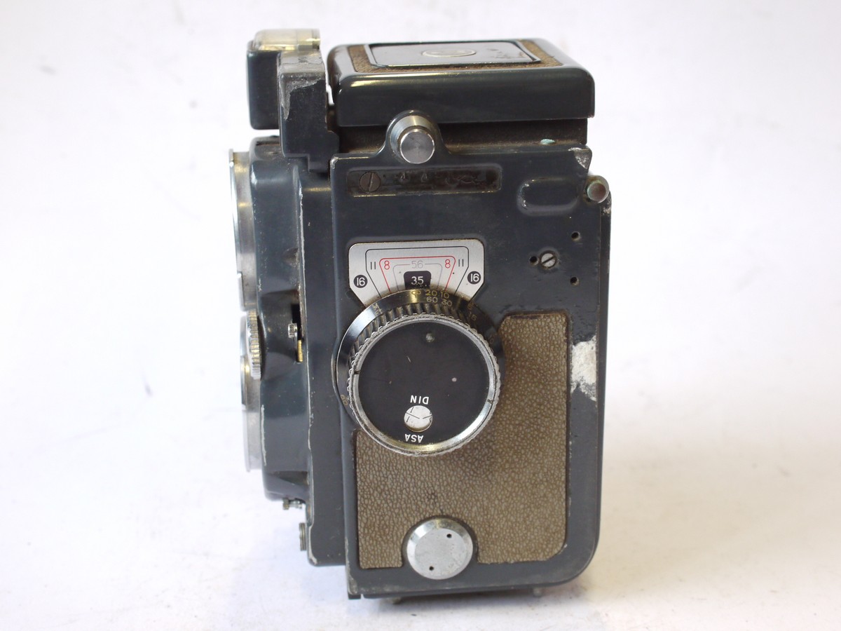 mwclassiccameras-20240802-152 Yashica 44 LM 4x4 in 127 TLR, Grey body with Light Grey covering, with 60mm f3.5 Yashinon lens in Copal-SV shutter + Brown ER case
