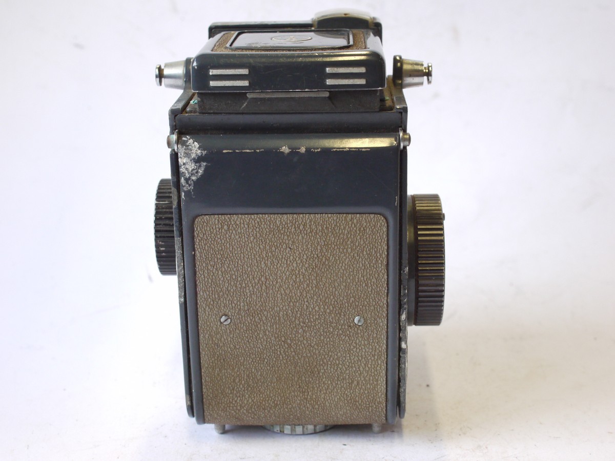 mwclassiccameras-20240802-153 Yashica 44 LM 4x4 in 127 TLR, Grey body with Light Grey covering, with 60mm f3.5 Yashinon lens in Copal-SV shutter + Brown ER case