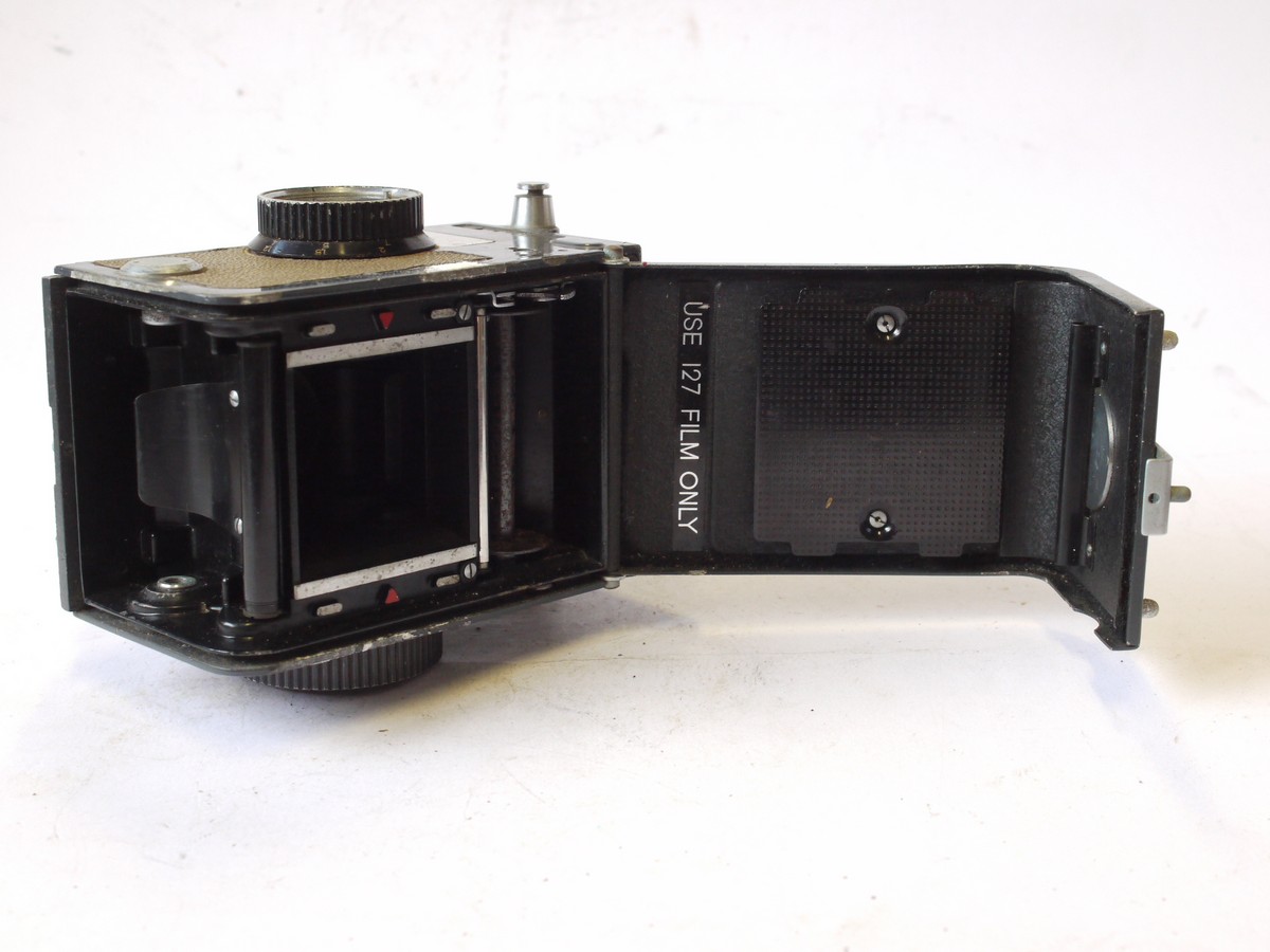 mwclassiccameras-20240802-155 Yashica 44 LM 4x4 in 127 TLR, Grey body with Light Grey covering, with 60mm f3.5 Yashinon lens in Copal-SV shutter + Brown ER case