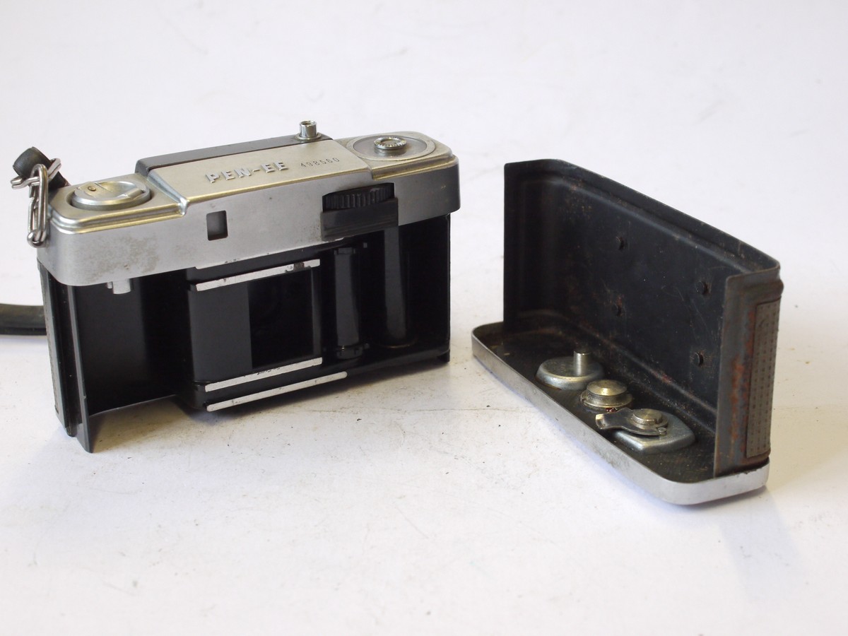 mwclassiccameras-20240802-203 Olympus Pen-EE 35mm half-frame selenium metered camera, with 2.8cm f3.5 D Zuiko + wrsit strap