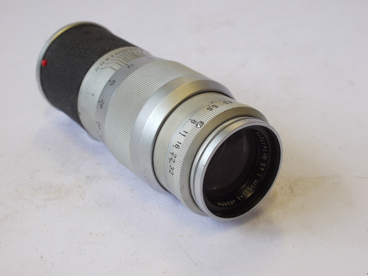 mwclassiccameras-20240802-48 Leitz Wetzlar 13.5cm f4.5 Hektor-M chrome with vulcanite covering (No.1417214)