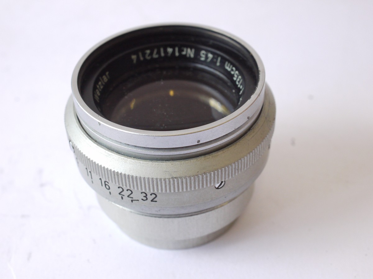 mwclassiccameras-20240802-53 Leitz Wetzlar 13.5cm f4.5 Hektor-M chrome with vulcanite covering (No.1417214)