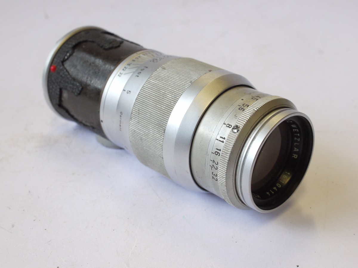 mwclassiccameras-20240802-54 Leitz Wetzlar 13.5cm f4.5 Hektor-M chrome with vulcanite covering (No.1610414)