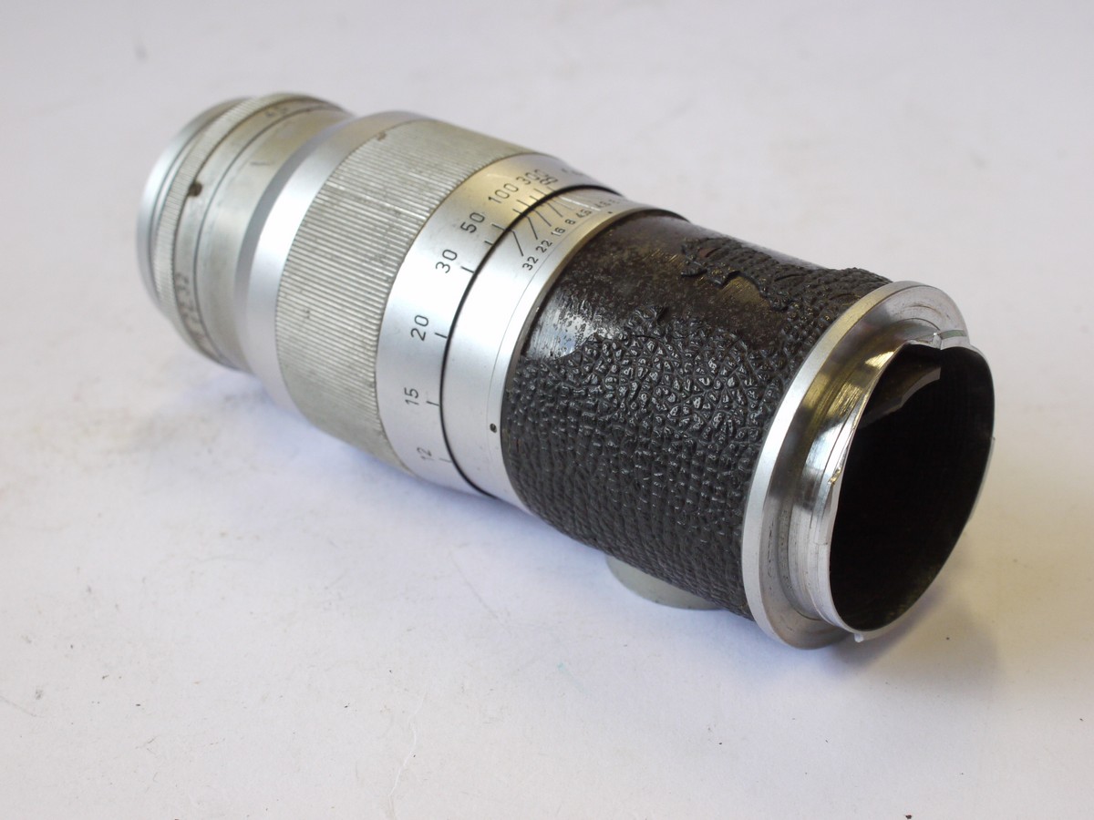 mwclassiccameras-20240802-55 Leitz Wetzlar 13.5cm f4.5 Hektor-M chrome with vulcanite covering (No.1610414)