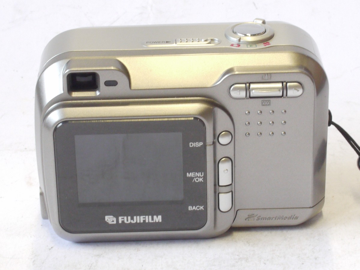 mwclassiccameras-20240809-178 Fujifilm Finepix 2600 Zoom 2MP Digital Compact camera, silver coloured, with 6-18mm Fujinon 3X Optical Zoom lens + wrist Strap & Fuji case. Takes AA Batteries