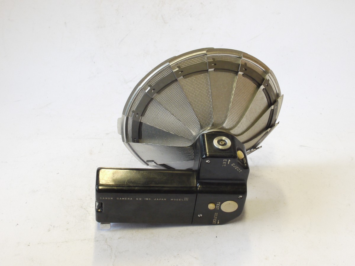 mwclassiccameras-20240809-212 Canon Bulb Flashgun Model III, B-C type, with fan reflector, for Canon Leica Copy camera with side flash synch. UNCOMMON.